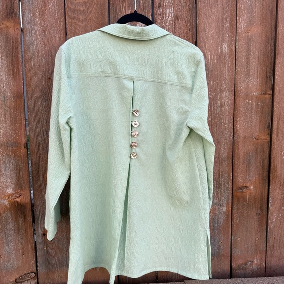 MULTIPLES Women’s Light Green Textured Button Down Tunic Top Shirt Size Medium - Picture 8 of 11
